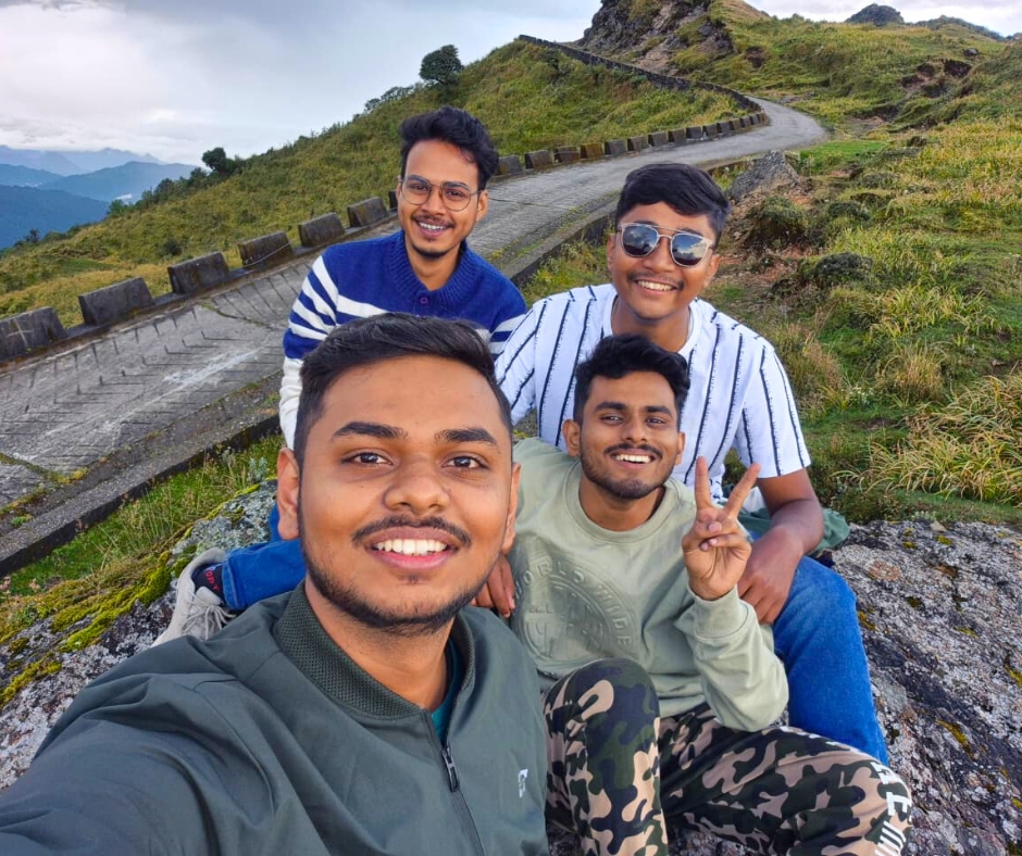 4 friends at tumling